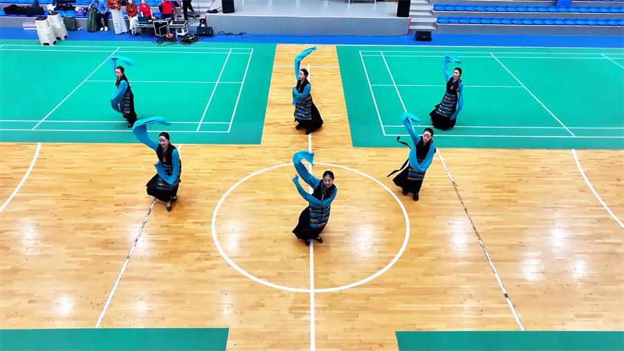 延宜两地舞者齐聚宜川 联谊活动共展双城舞韵(图1) 锅庄舞《娜秀姑娘》 (2)_proc.jpg