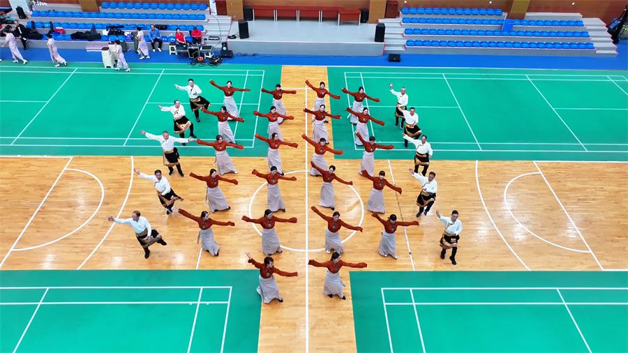 延宜两地舞者齐聚宜川 联谊活动共展双城舞韵(图4) 锅庄舞《丁嘎热巴》 (4)_proc.jpg