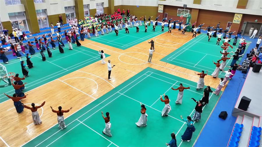 延宜两地舞者齐聚宜川 联谊活动共展双城舞韵(图5) 锅庄圆圈舞 (4)_proc.jpg