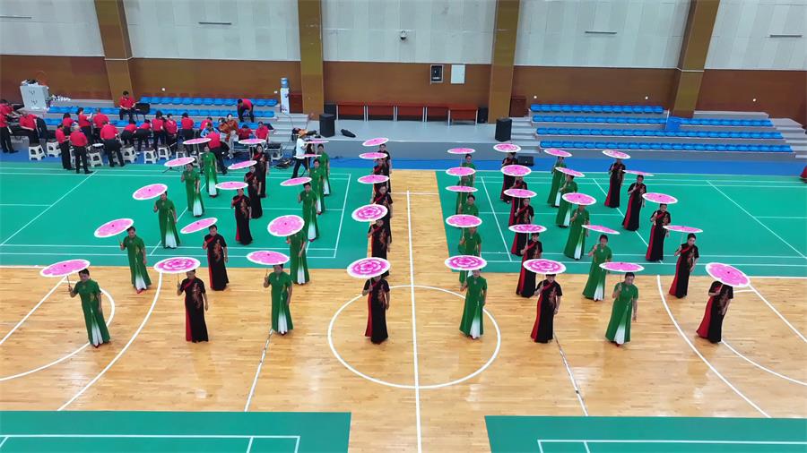 延宜两地舞者齐聚宜川 联谊活动共展双城舞韵(图7) 旗袍秀《油菜花儿开》_proc.jpg