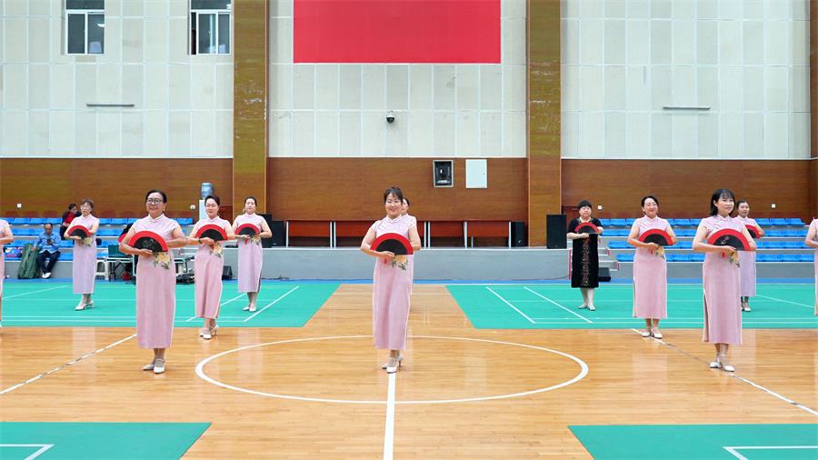 延宜两地舞者齐聚宜川 联谊活动共展双城舞韵(图10) 折扇旗袍秀《最美中国》 (3)_proc.jpg