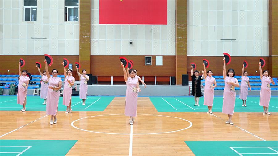 延宜两地舞者齐聚宜川 联谊活动共展双城舞韵(图11) 折扇旗袍秀《最美中国》 (4)_proc.jpg