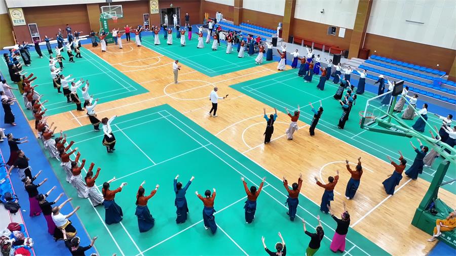 延宜两地舞者齐聚宜川 联谊活动共展双城舞韵(图12) 锅庄圆圈舞 (2)_proc.jpg