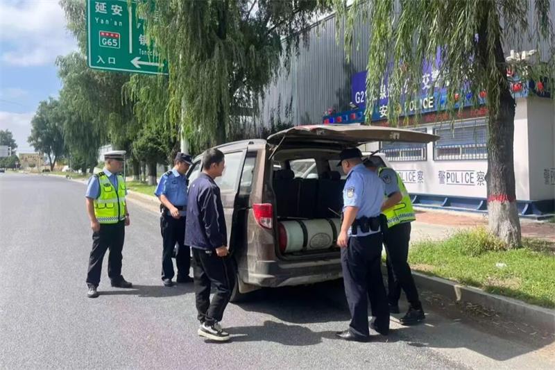 “警”色相伴 平安常在!陕西延安市甘泉公安开展治安复杂场所大清查统一行动(图8) 640 (7).jpg