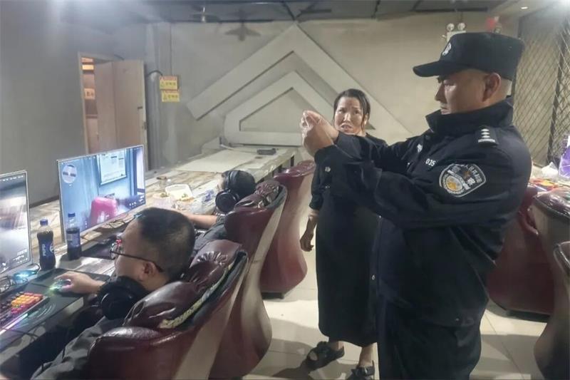 “警”色相伴 平安常在!陕西延安市甘泉公安开展治安复杂场所大清查统一行动(图10) 640 (9).jpg