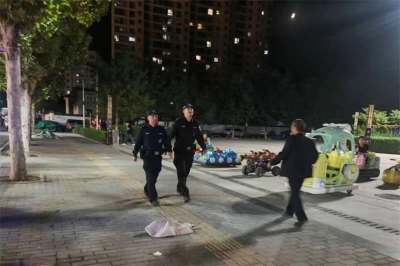 “警”色相伴 平安常在!陕西延安市甘泉公安开展治安复杂场所大清查统一行动(图4) 640 (3).jpg