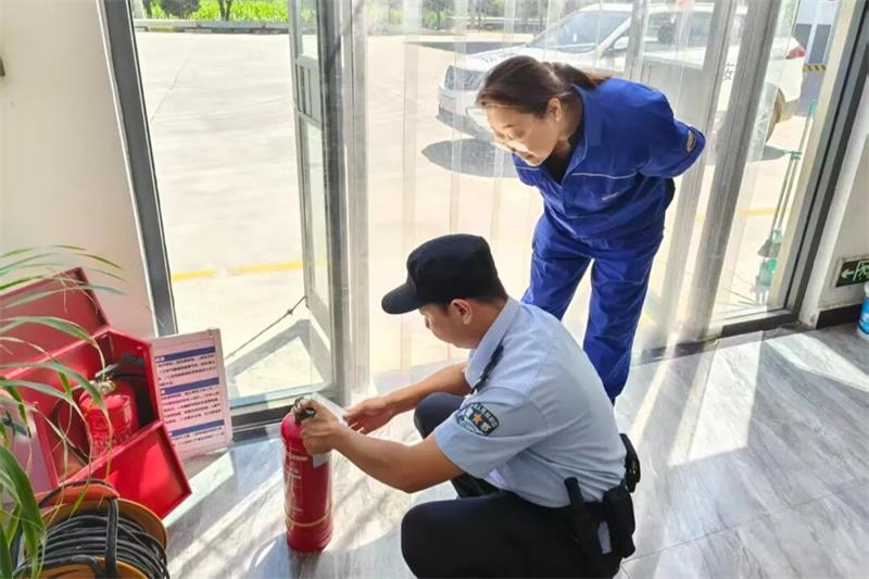 “警”色相伴 平安常在!陕西延安市甘泉公安开展治安复杂场所大清查统一行动(图11) 640 (10).jpg