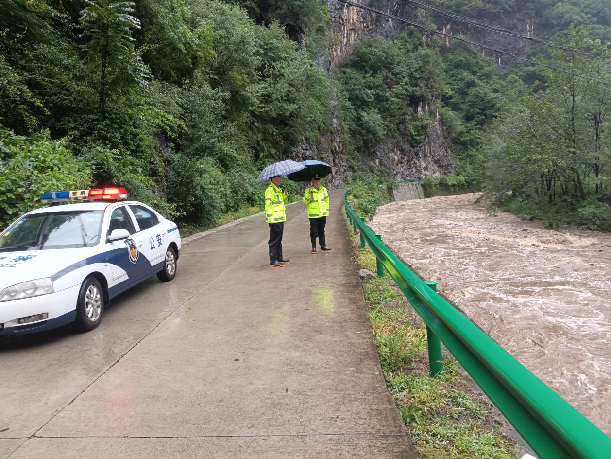 “快”字当头!多图直击→勉县公安防汛避险护平安(图8) 图片8.png