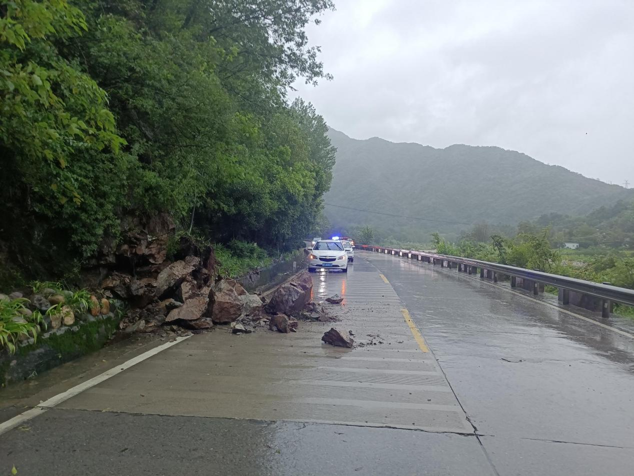 “快”字当头!多图直击→勉县公安防汛避险护平安(图7) 图片7.png