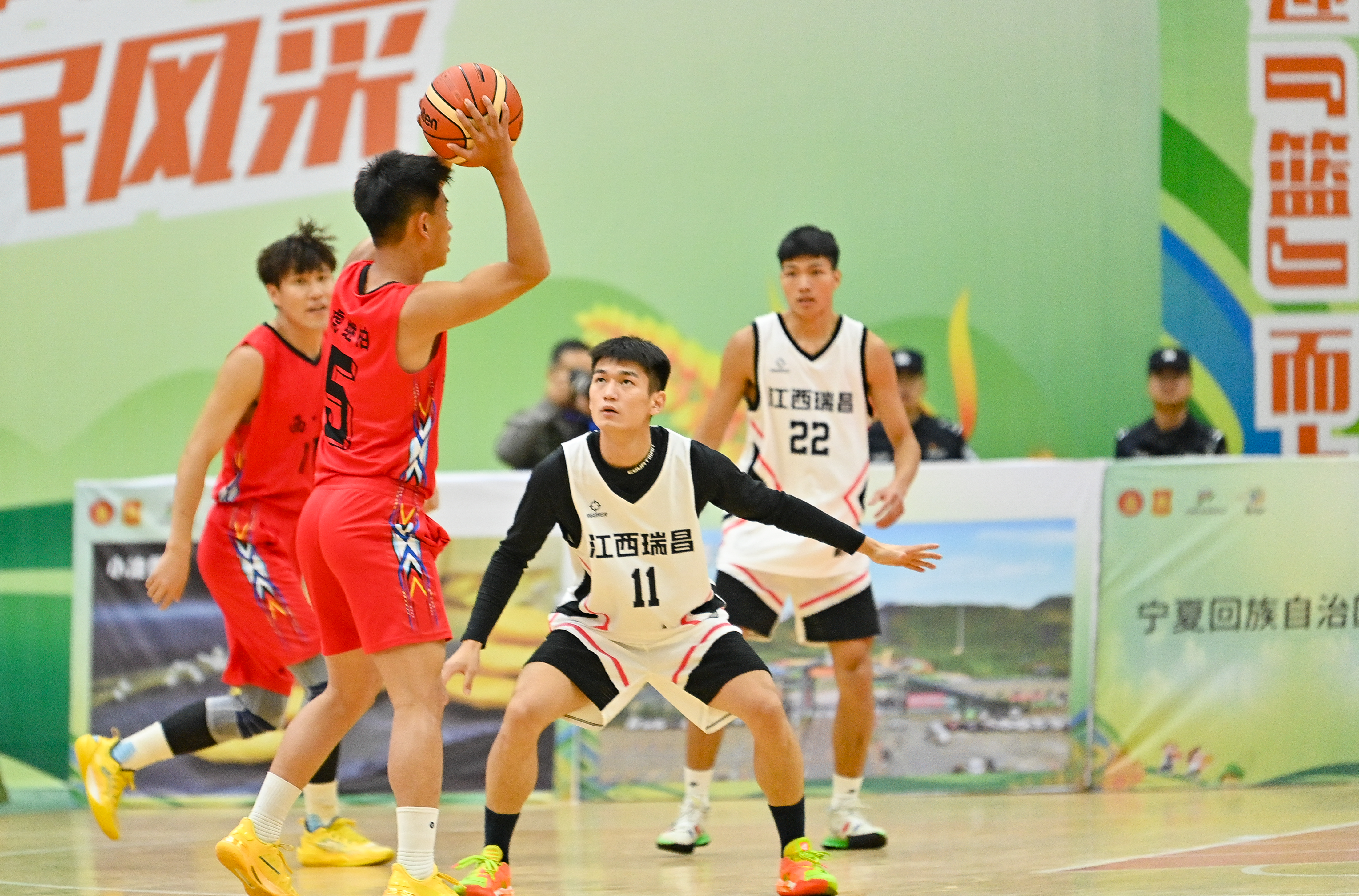 固原市全国农民篮球(村BA)邀请赛暨2025年丰收大集促消费活动开幕(图3) 微信图片_20250920210630.jpg