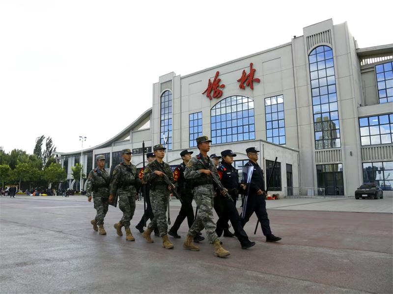榆林站派出所:全警全力护航“双节”返程平安!(图2) 微信图片_20251009135416_235_10.jpg
