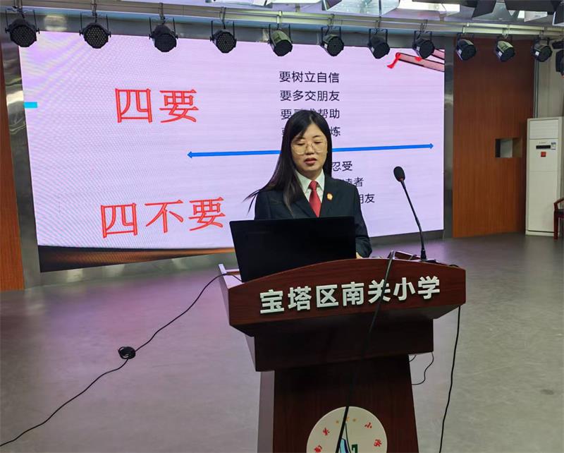 【法治进校园】陕西宝塔区法院:播撒法治种子 护航青春成长(图2) 微信图片_20251021104451_19_605.jpg