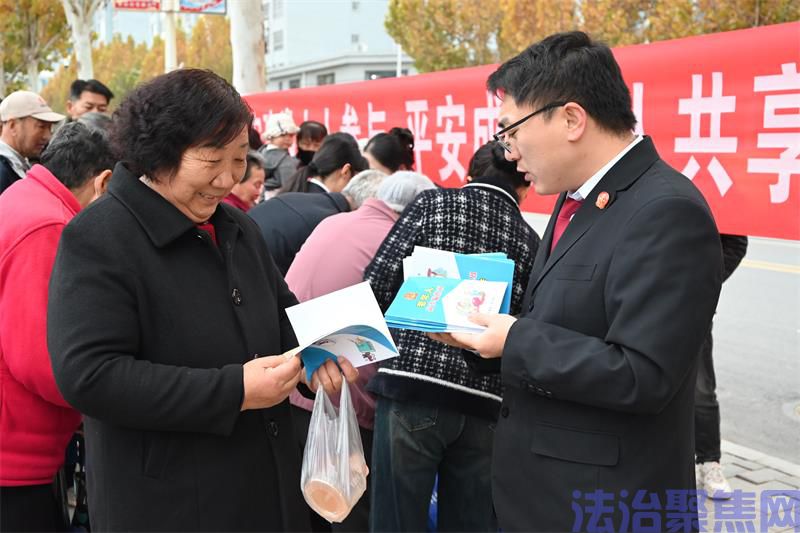 【平安建设在行动】陕西甘泉法院开展平安建设普法宣传活动 筑牢社会平安防线(图4) 13576516013784b35428e015622d271.jpg