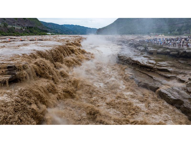 陕西延安市宜川县段：壶口瀑布进入秋季最佳观赏期 瀑群相连气势恢宏
