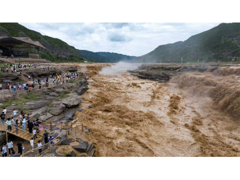 陕西黄河壶口瀑布迎来今年最大洪峰 1990版50元人民币取景瀑布罕见全景呈现