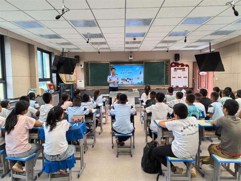 阳光下的守护|陕西延安市甘泉县公安局道镇派出所扎实开展“开学