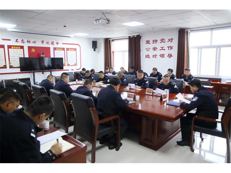 节日我在岗|“警察蓝”守护“中国红” 陕西甘泉公安用坚守献礼