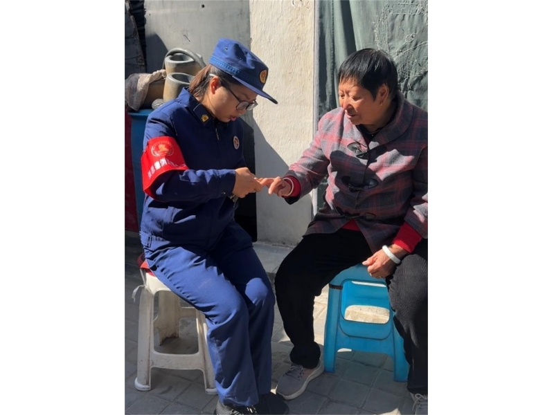 陕西子长火焰蓝上门送暖：情系独居老人