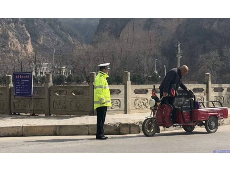 陕西甘泉县公安交警：重拳整治交通秩序 全力护航群众出行