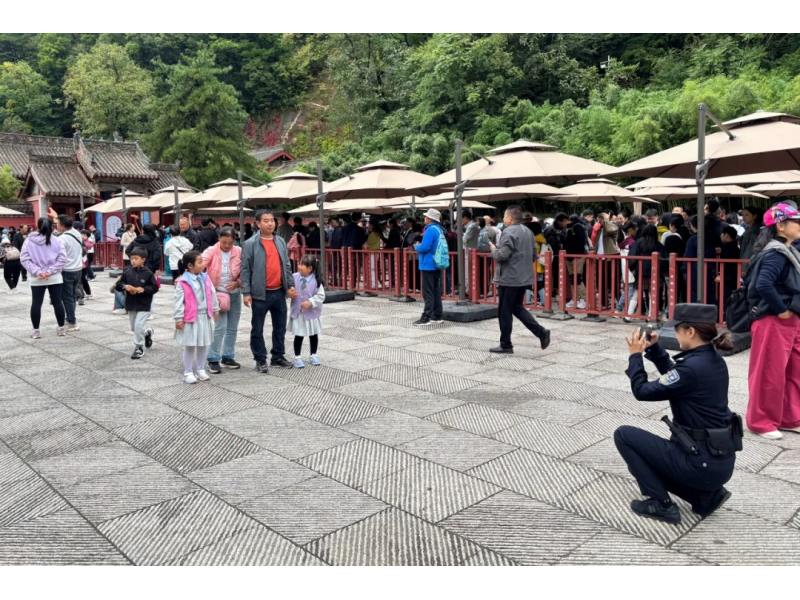 【阳光下的守护】你邂逅风景，我守护温情——麦积山大景区派出所