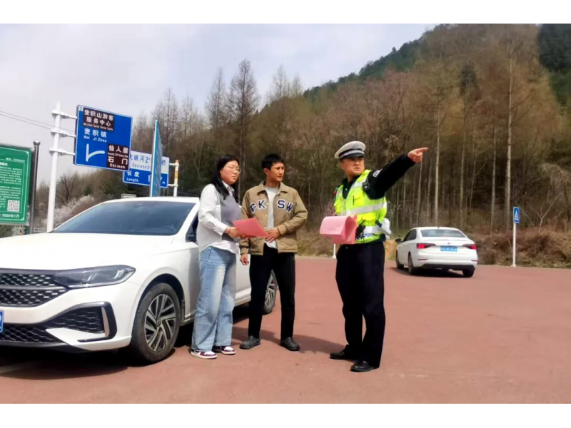 【节日我在岗】“双节”最后一天，甘肃省天水市麦积公安交警用坚