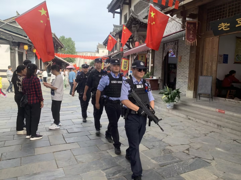 第一视角！看巡特警的国庆长假打开方式