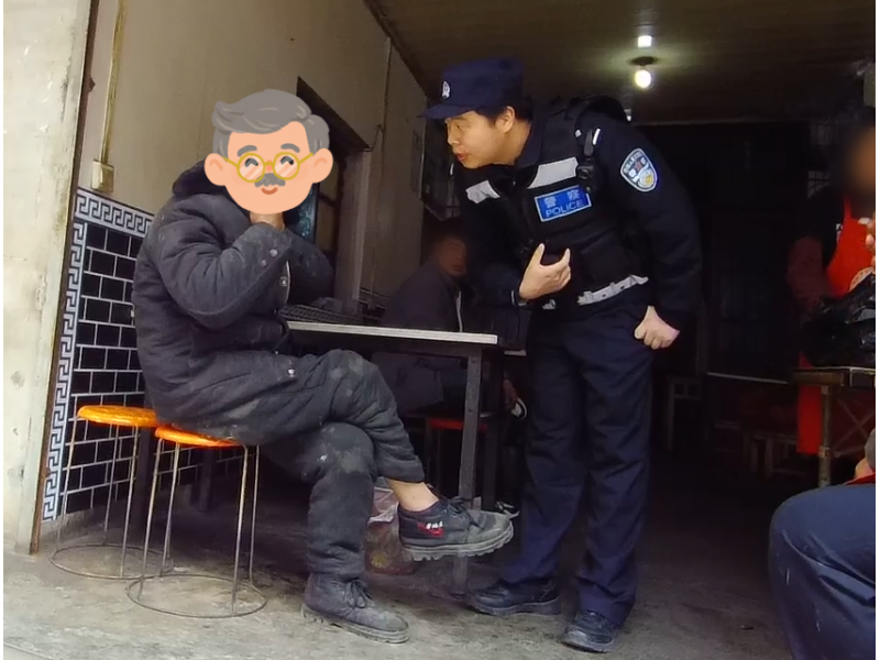 温情护老暖春寒 平安归家警相伴