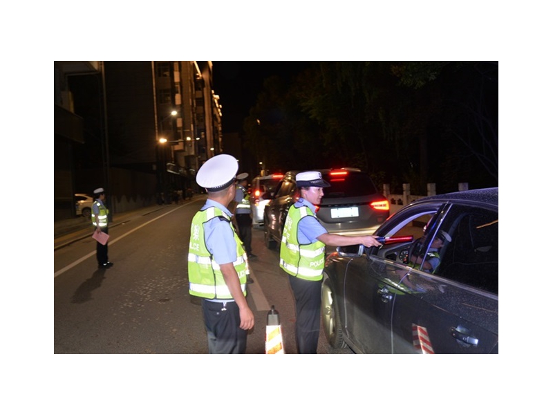 商洛柞水公安交警“三强化”持续推进事故预防“减量控大”夏季行