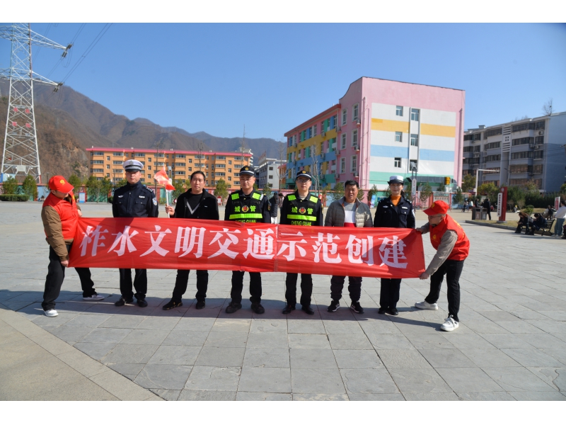 【文明交通 携手共创】“交警+城管+志愿”联合整治城区交通秩