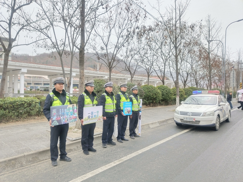 “两车”整治不停顿 守护出行平安路—商洛柞水公安交警下梁中队