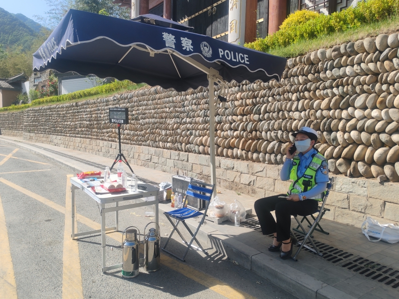 商洛柞水： 交警善举物归原主 游客手机失而复得