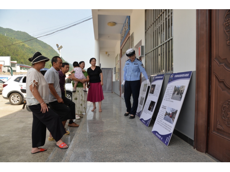 “千村宣教”敲警钟：商洛柞水公安交警“案例复盘”筑牢交通安全