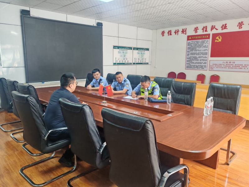 防微杜渐 筑牢防线——商洛柞水公安交警曹坪中队联合派出所约谈货运企业负责人