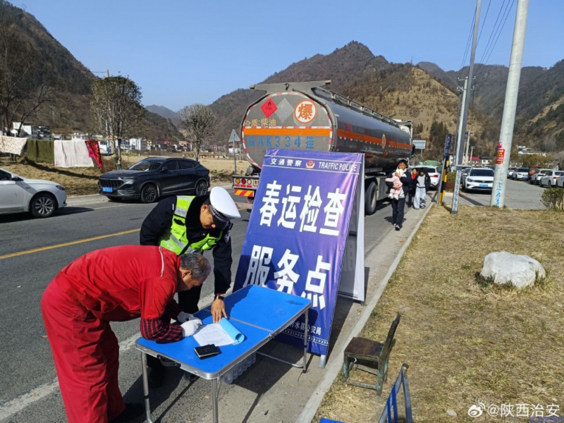 凤镇派出所全力护航春运后程交通安全